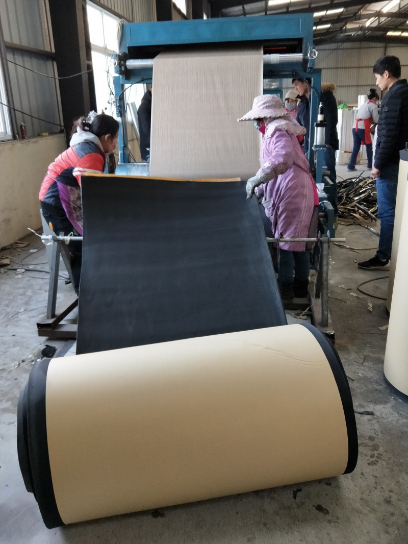 自粘鋁箔橡塑保溫板廠(chǎng)家